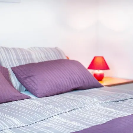 Fuer 4 Personen Ca 50 Qm In Srima, Dalmatien Norddalmatien Apartment *